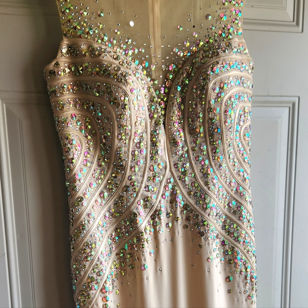 Tony Bowls Paris  Sleeveless Beaded prom formal homecoming gown off white size 8